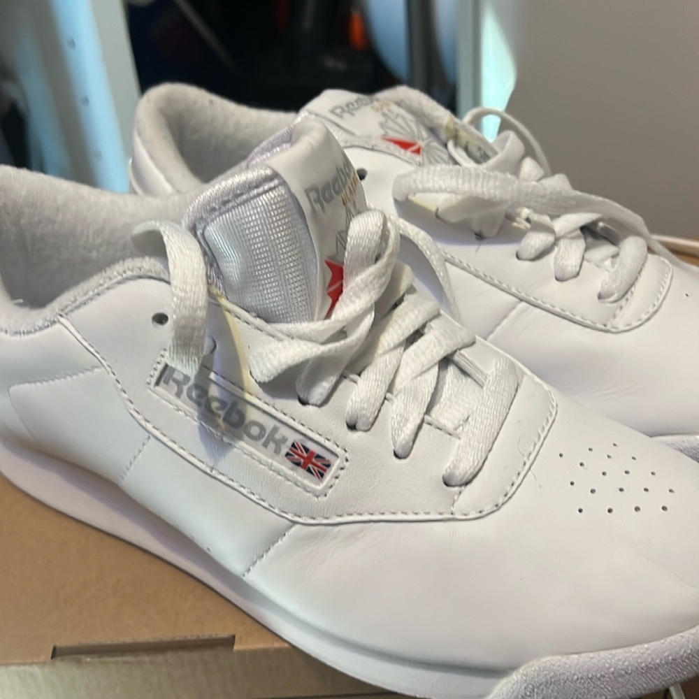 NWOB* Reebok Classic Womens 6 1/2